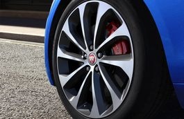 19-дюймовые легкосплавные колесные диски Katana с 10 спицами и отделкой Dark Grey (передние) image