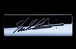 Mélynyomott tábla - Ian Callum aláírás
